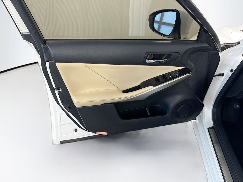 Thumbnail: 2014 Lexus IS - 25