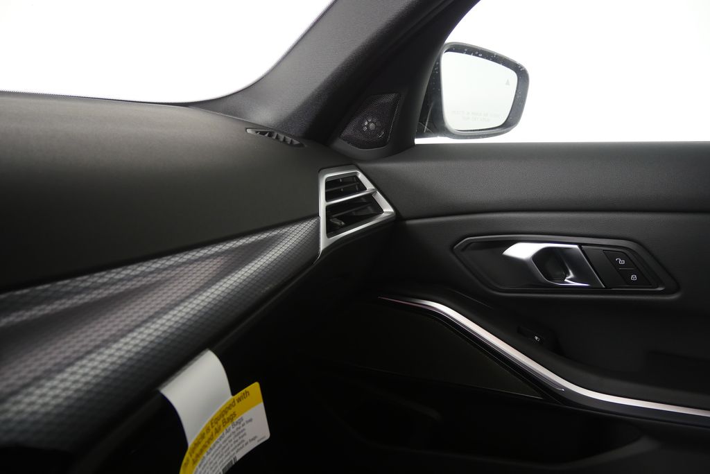 Thumbnail: 2026 BMW 3 Series - 26