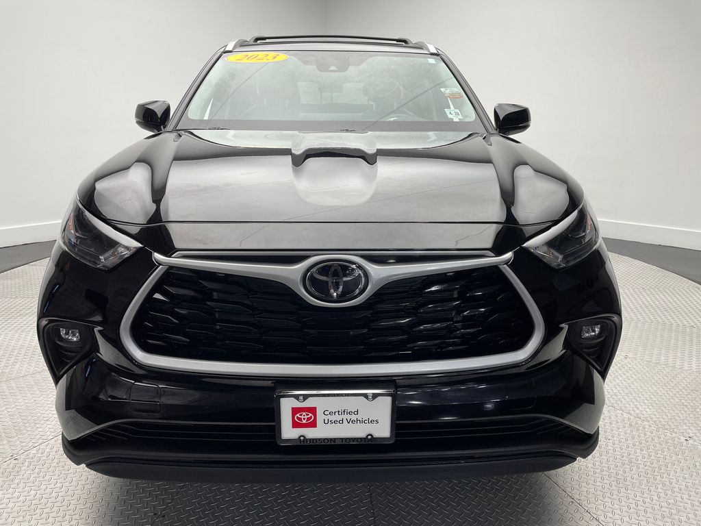 Thumbnail: 2023 Toyota Highlander - 2