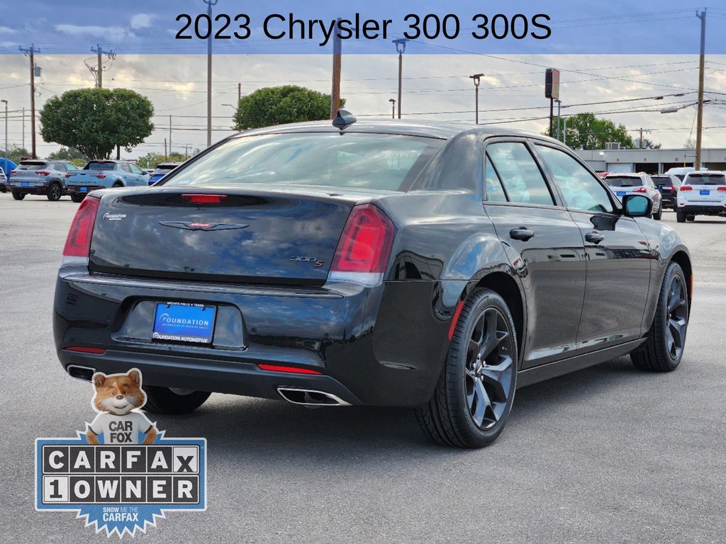 2023 Chrysler 300 S 7