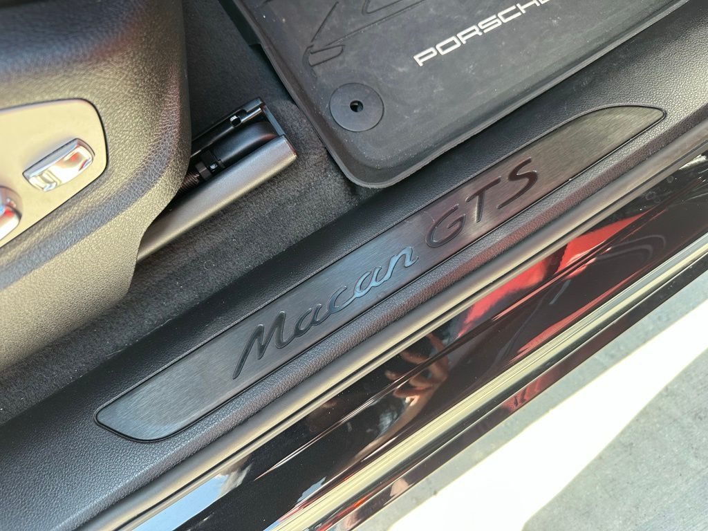 Thumbnail: 2020 Porsche Macan - 24