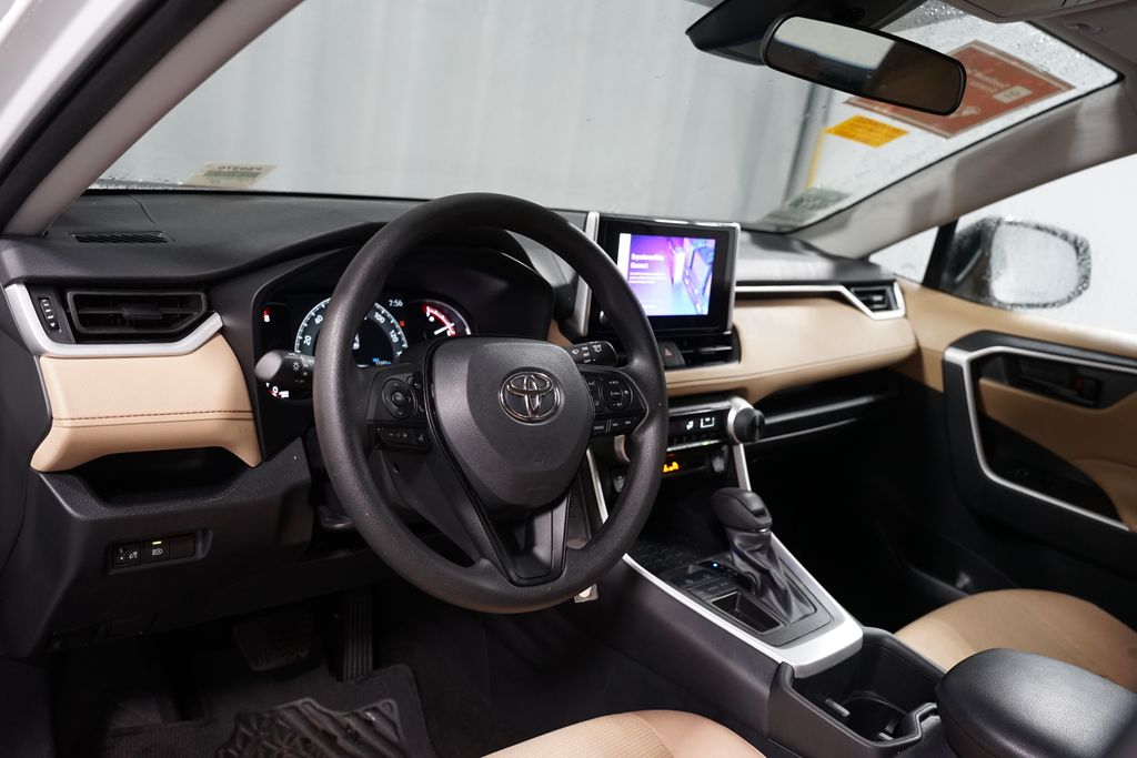 Thumbnail: 2025 Toyota RAV4 - 7