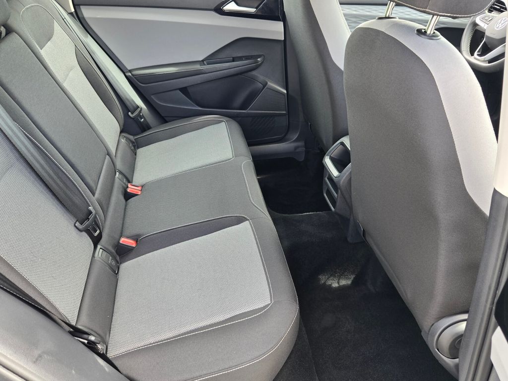 2024 Volkswagen Taos - $18,400