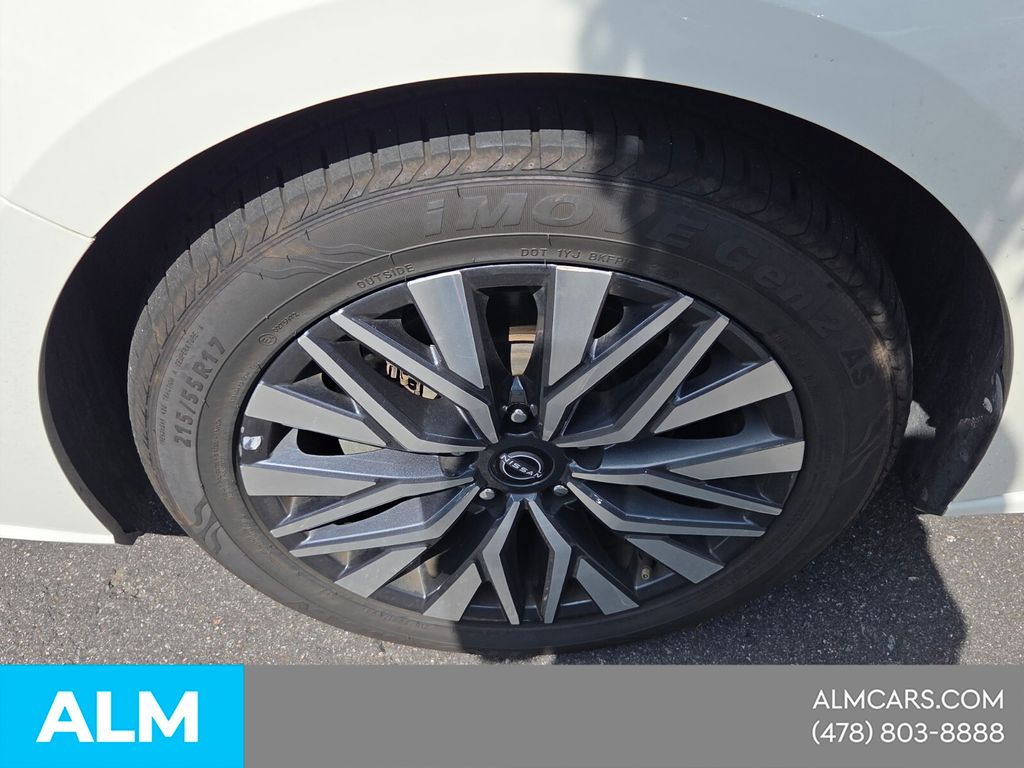 Used 2025 White Nissan 2.5 SV image 11