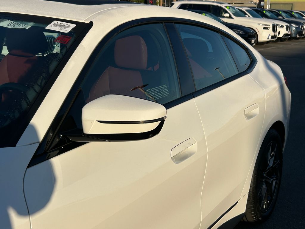 Thumbnail: 2023 BMW i4 - 10