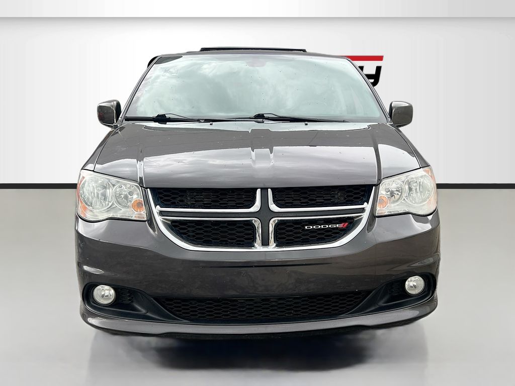 Used 2019 Gray Dodge SXT image 2