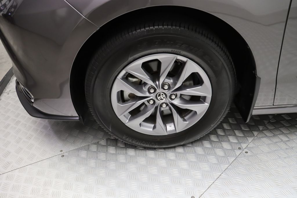 2024 Toyota Sienna XLE 4