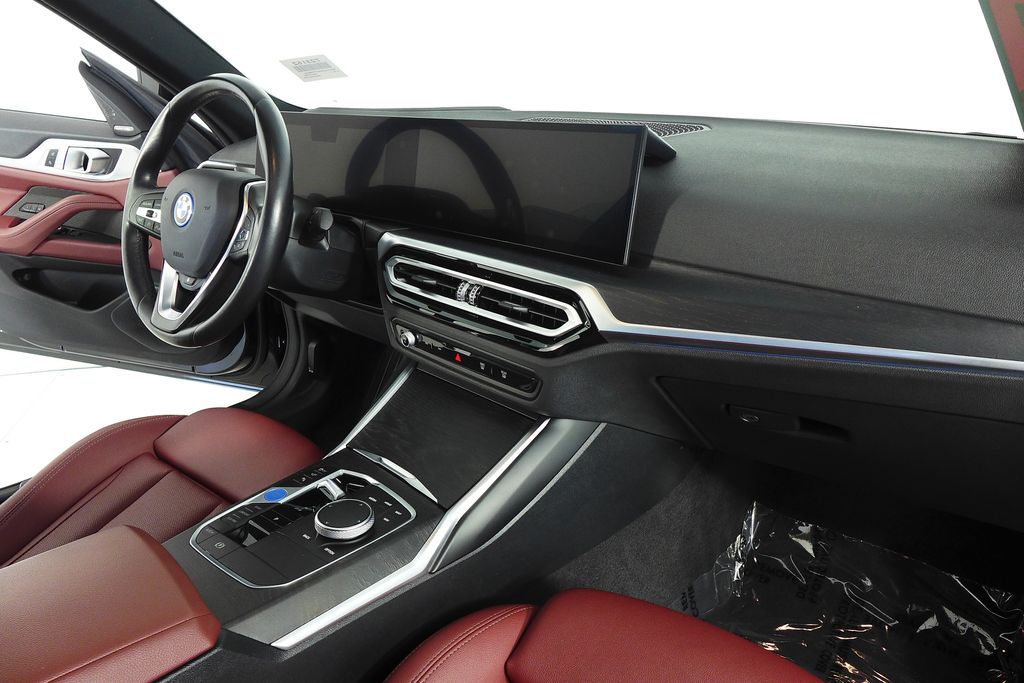Thumbnail: 2023 BMW i4 - 13