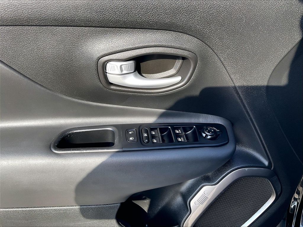 2023 Jeep Renegade — photo 33
