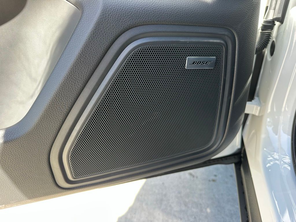 Thumbnail: 2026 Porsche Macan - 23