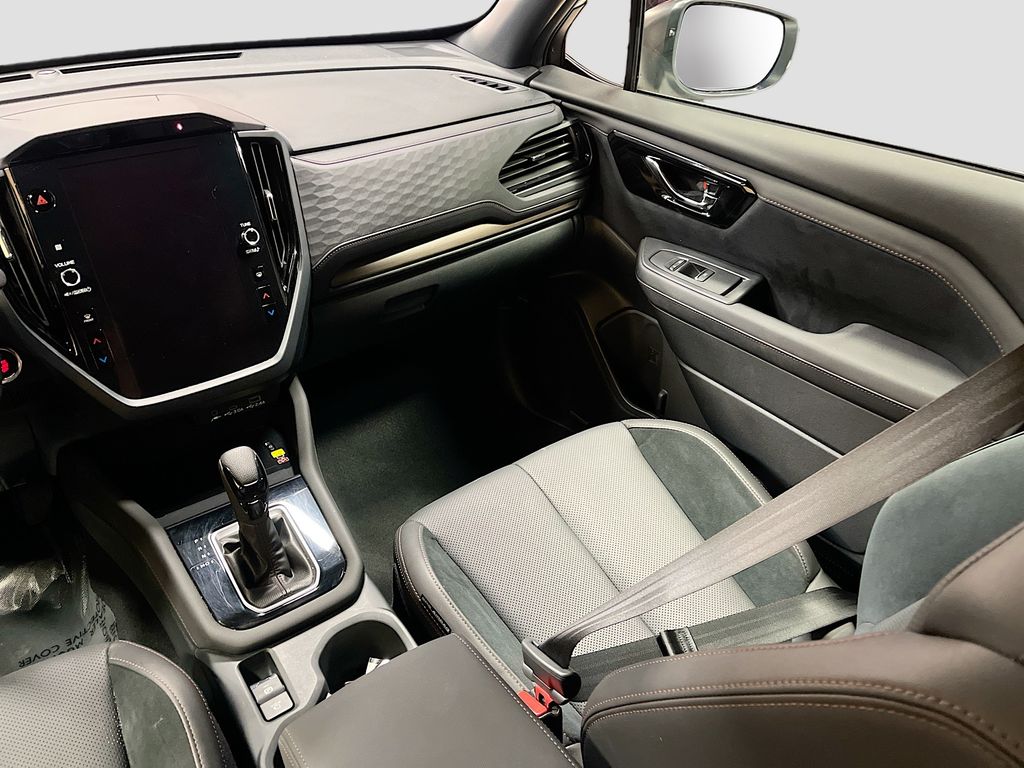 Used 2025 Crystal White Pearl Subaru Touring image 25