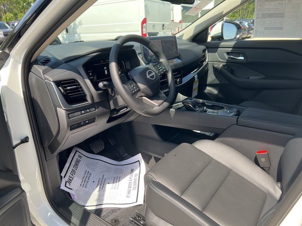 2025 Everest White Pearl Nissan Rogue SL FWD SUV