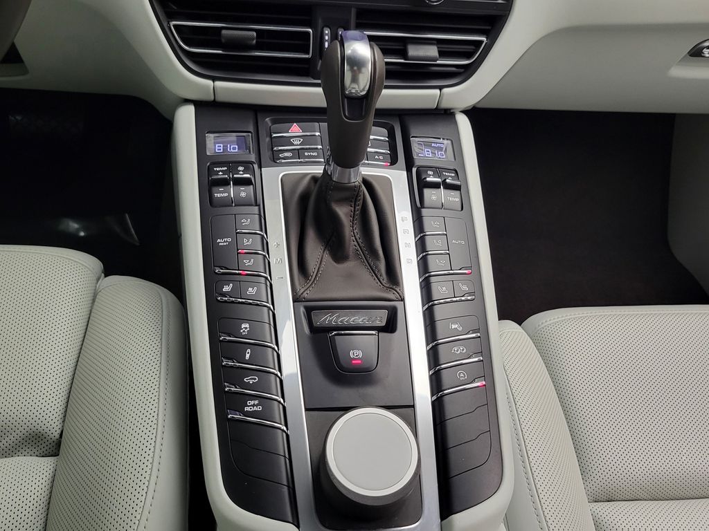 Thumbnail: 2021 Porsche Macan - 20