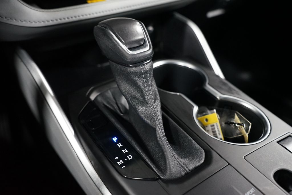 Thumbnail: 2023 Toyota Highlander - 21