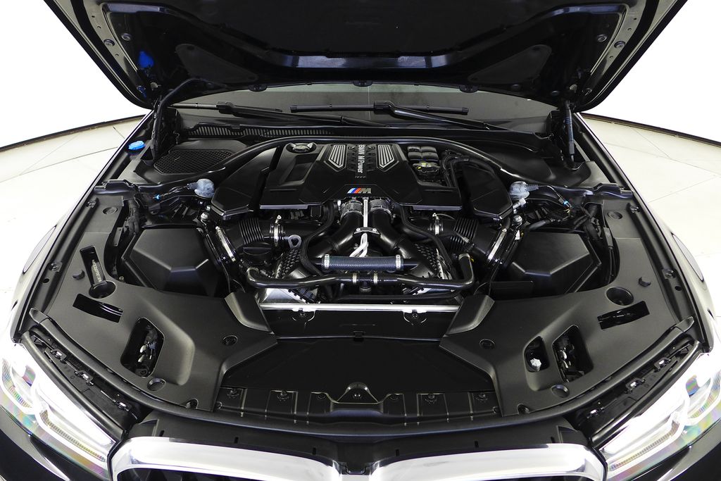 Thumbnail: 2023 BMW M5 - 6