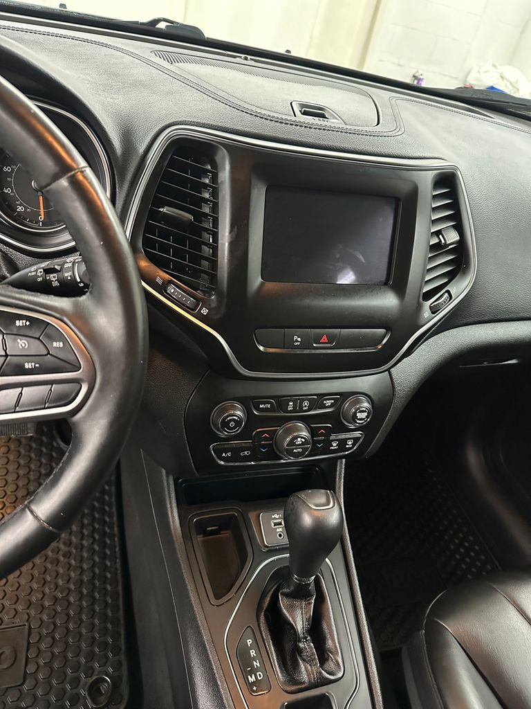 used 2019 Jeep Cherokee car, priced at $15,985