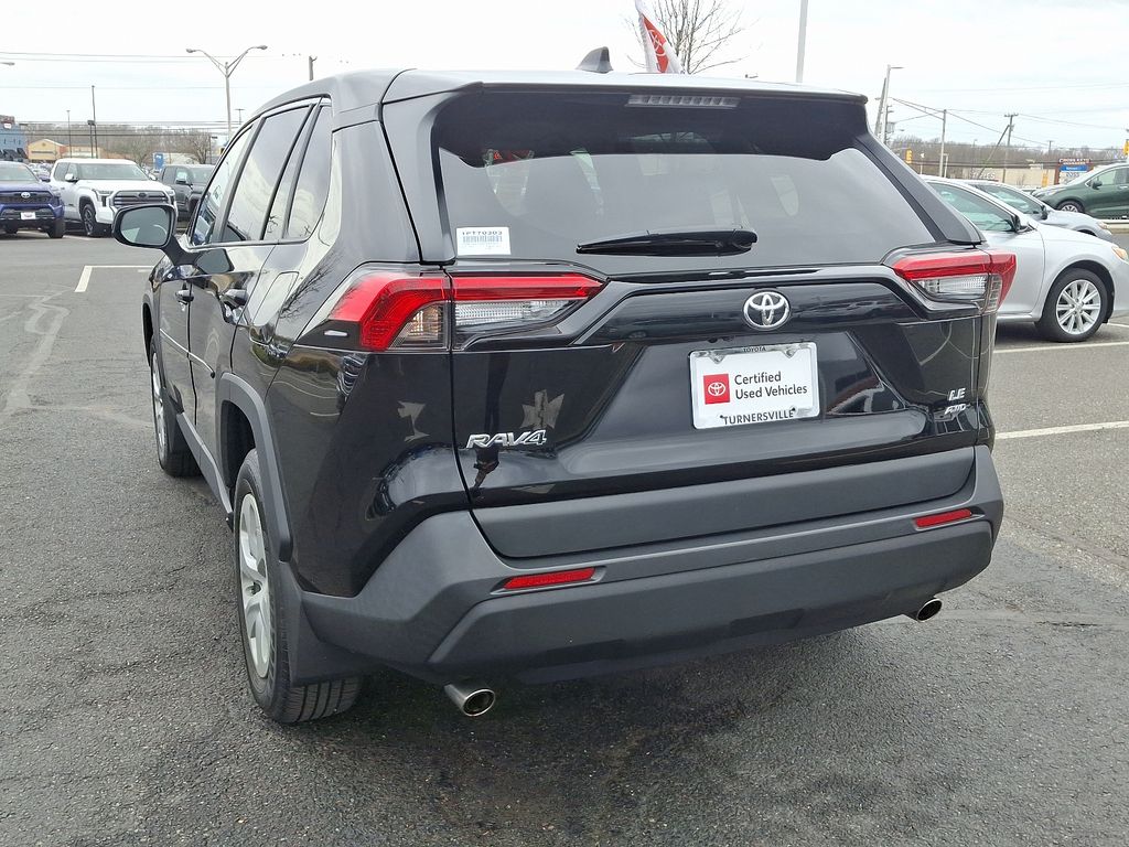 2022 Toyota RAV4 LE 4