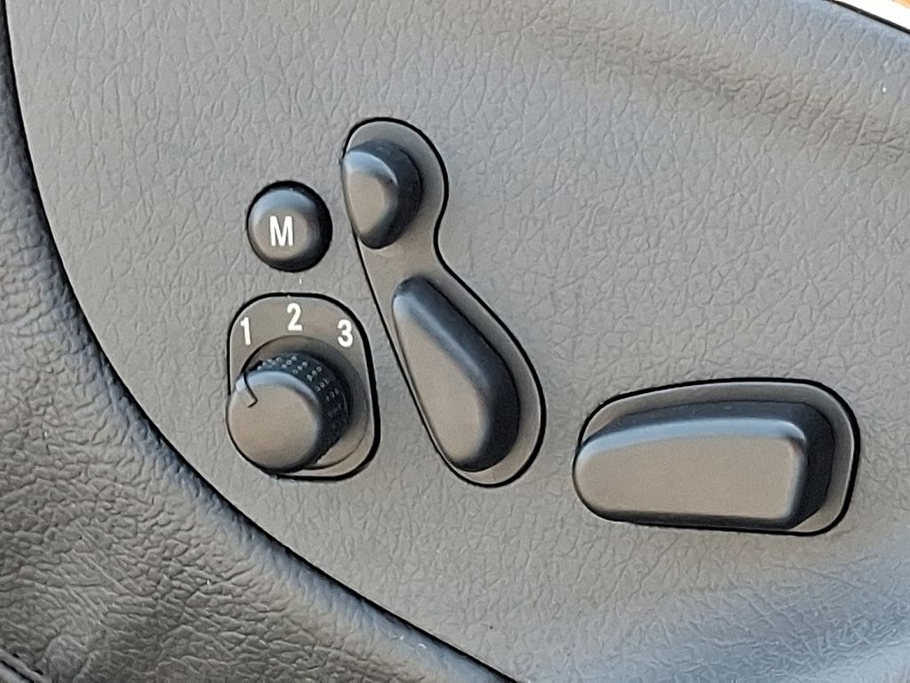 Thumbnail: 2004 Mercedes-Benz CLK - 23