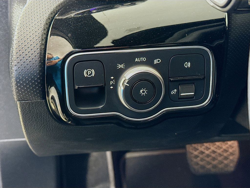 Thumbnail: 2021 Mercedes-Benz A-Class - 10