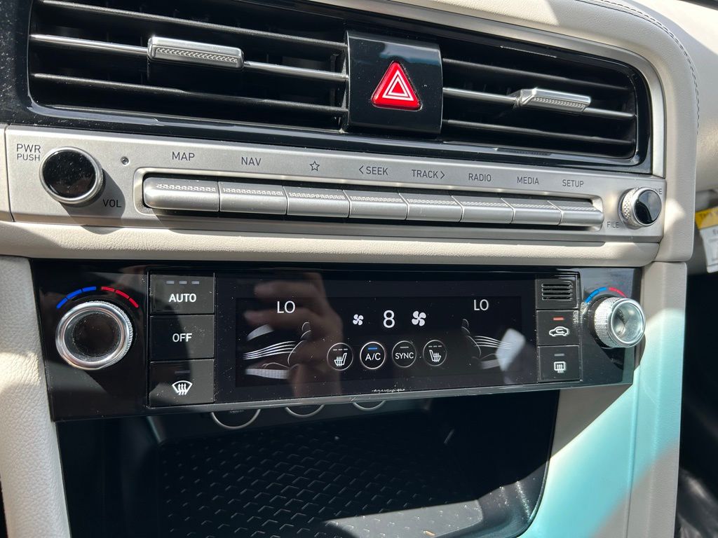 Thumbnail: 2024 Genesis G70 - 26