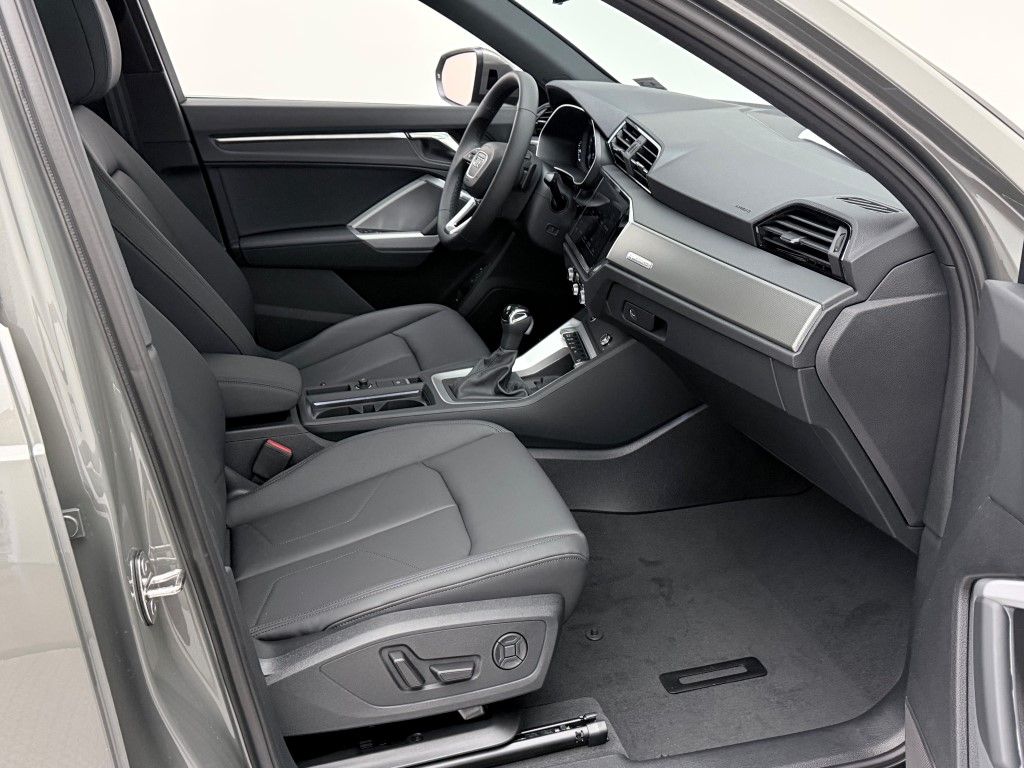 Thumbnail: 2025 Audi Q3 - 18