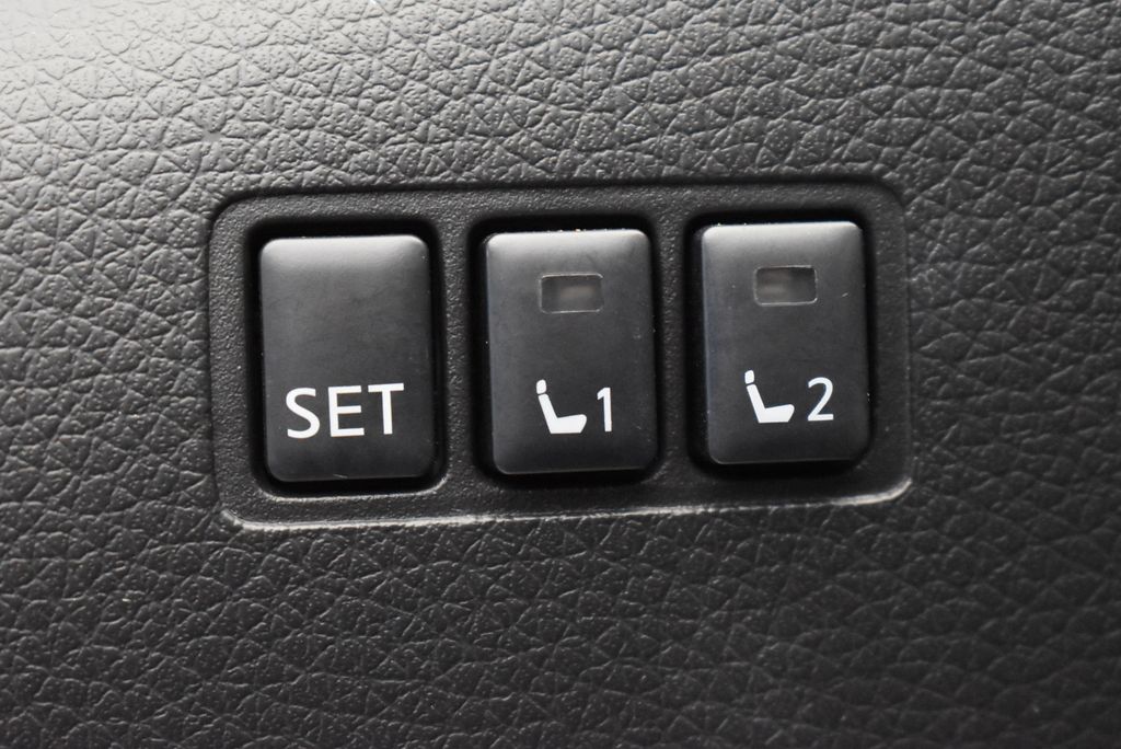 2020 Nissan Rogue Sport SL 14