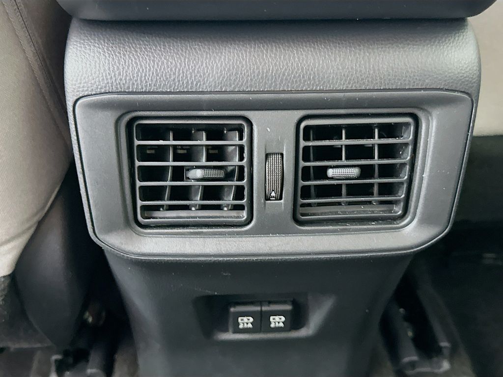 Thumbnail: 2021 Toyota RAV4 - 24