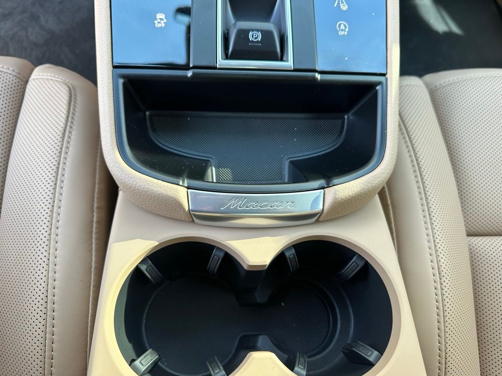 Thumbnail: 2026 Porsche Macan - 23