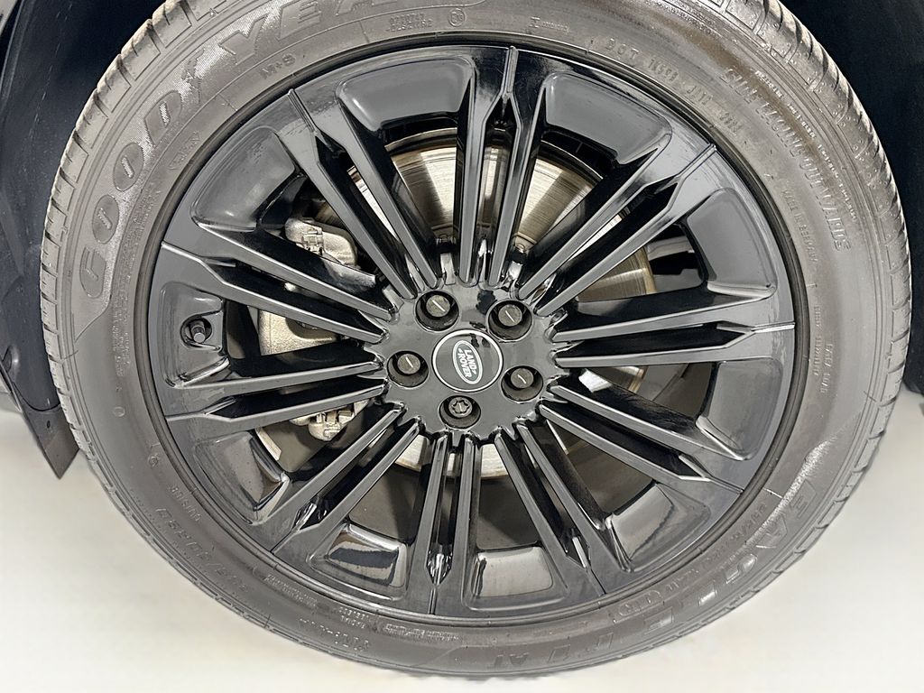 Thumbnail: 2025 Land Rover Range Rover Evoque - 30