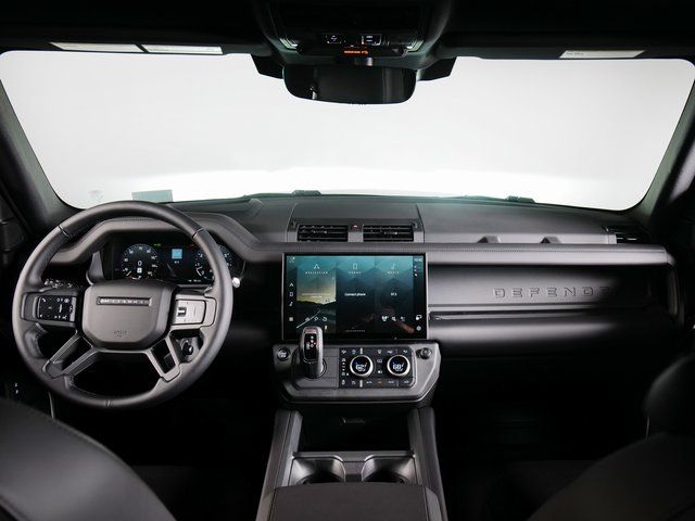New 2026 White Land Rover X-Dynamic SE image 4