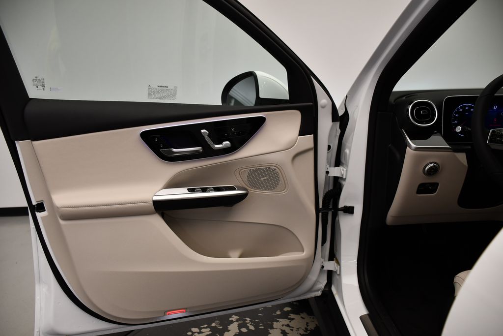 Thumbnail: 2025 Mercedes-Benz GLC - 29