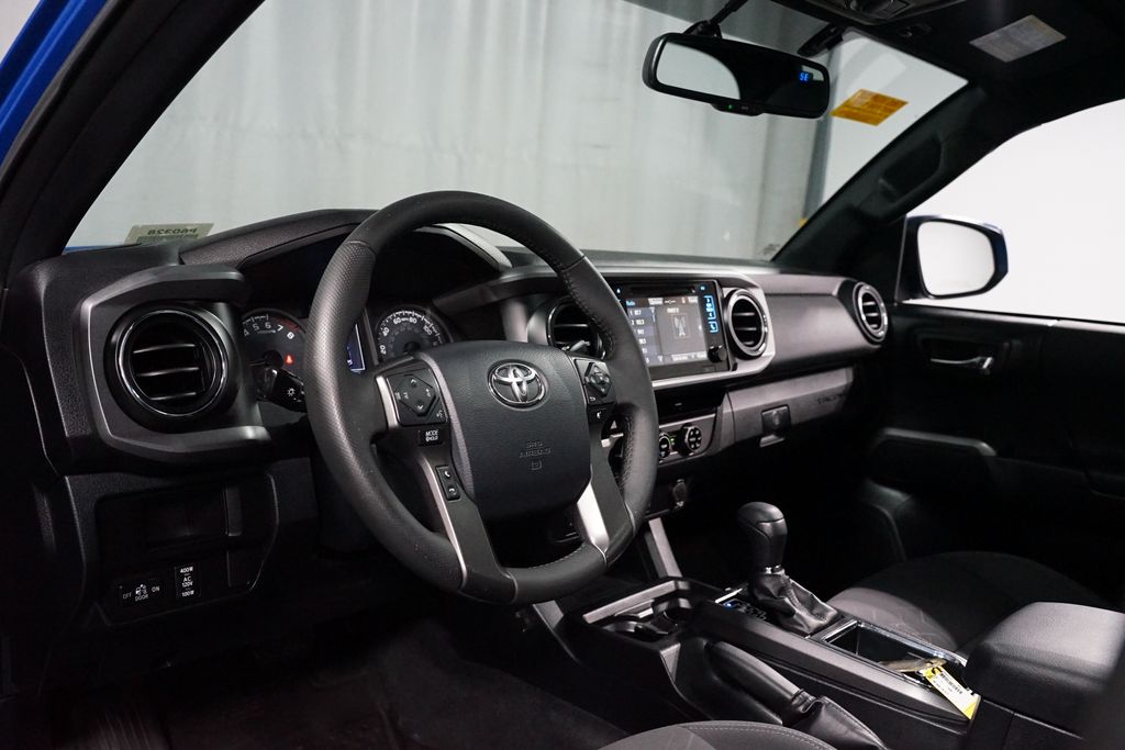 Thumbnail: 2016 Toyota Tacoma - 12