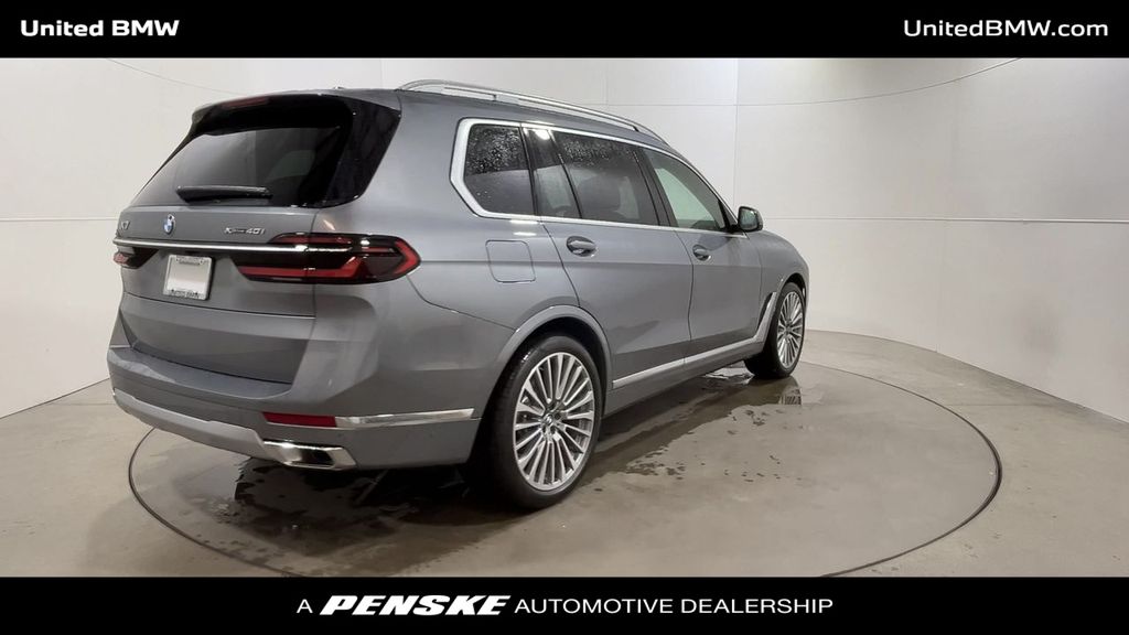 2025 BMW X7 xDrive40i 8