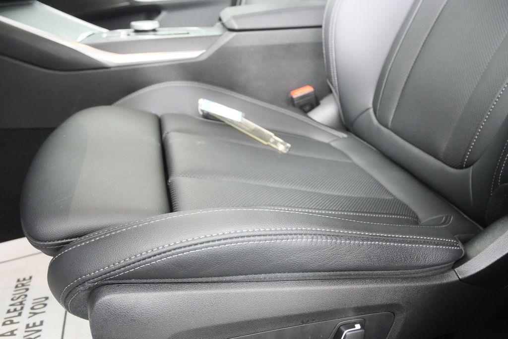 Thumbnail: 2025 BMW 3 Series - 10