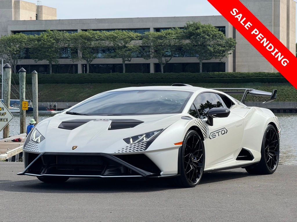 Balloon White Metallic 2023 Lamborghini Huracan LP 640-4 STO Coupe RWD Coupe Rear-Wheel Drive 7-Speed Manual