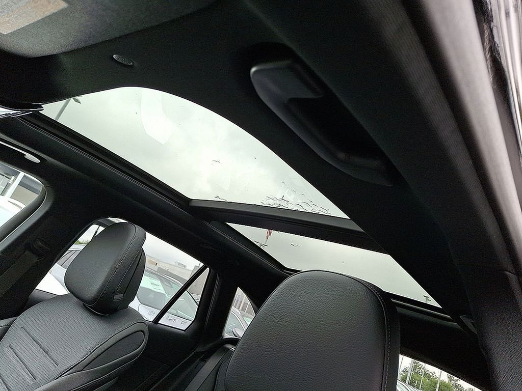 Thumbnail: 2025 Mercedes-Benz GLC - 10