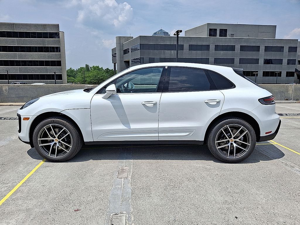 Thumbnail: 2025 Porsche Macan - 2