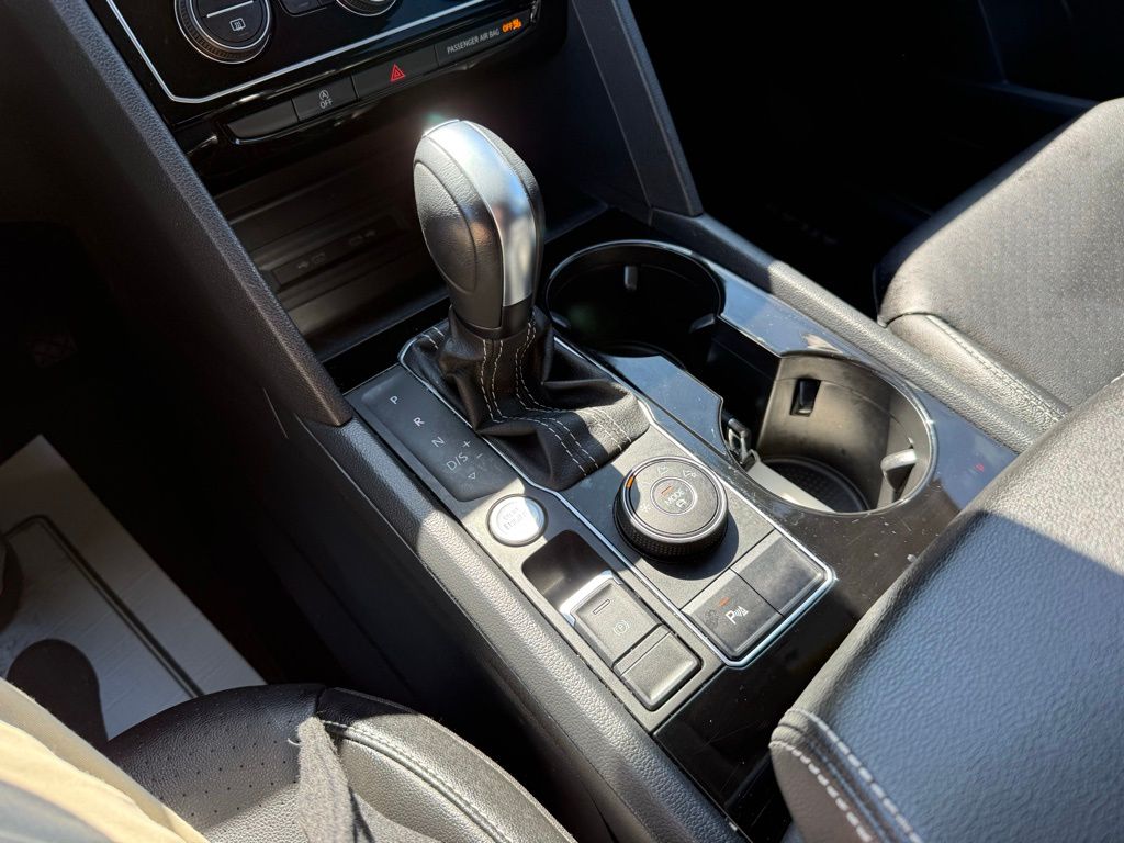2022 Volkswagen Atlas 3.6L V6 SE w/Technology White at Sutliff Volkswagen