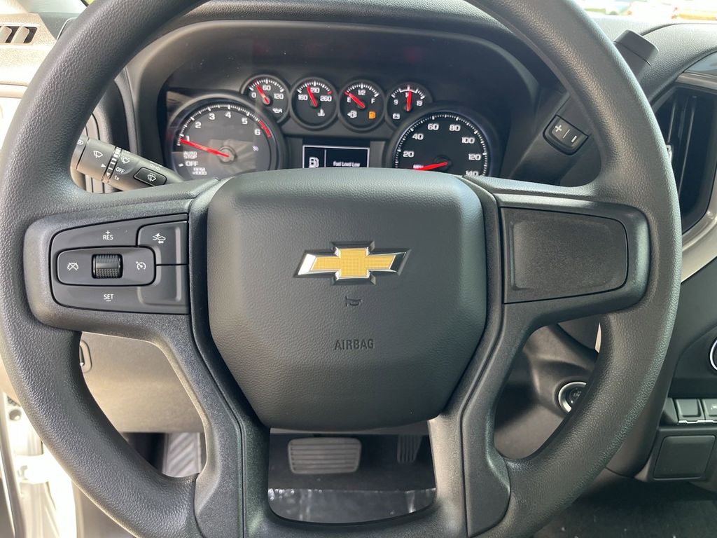 2025 Chevrolet Silverado 1500 Custom 15