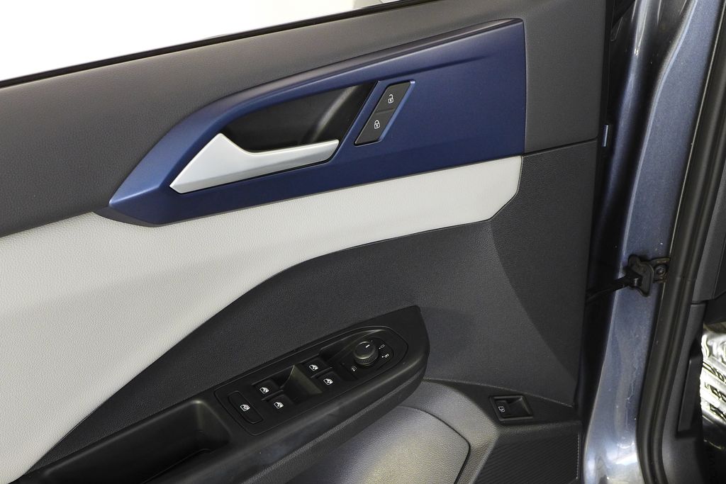 Thumbnail: 2022 Volkswagen Taos - 12