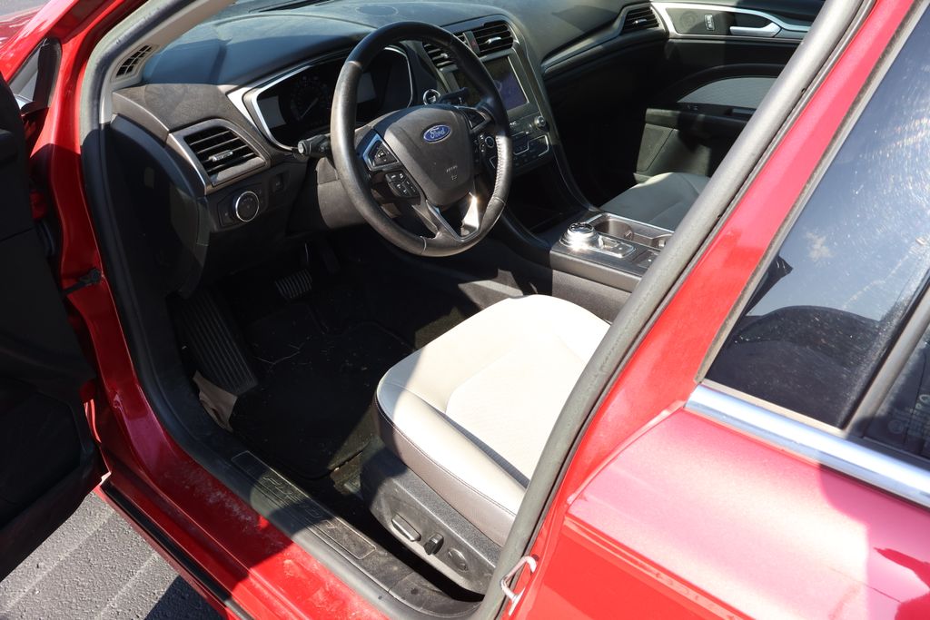 Thumbnail: 2020 Ford Fusion - 9
