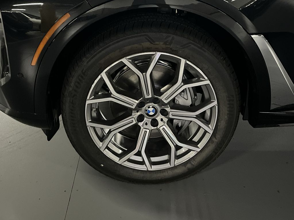 Thumbnail: 2026 BMW X7 - 10