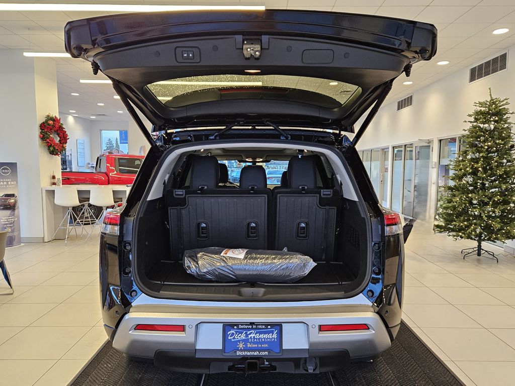 2025 Nissan Pathfinder Platinum