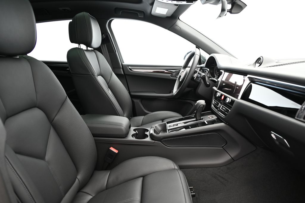 Thumbnail: 2024 Porsche Macan - 20