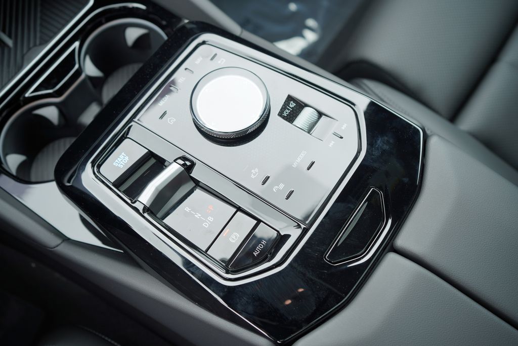 Thumbnail: 2026 BMW i5 - 19