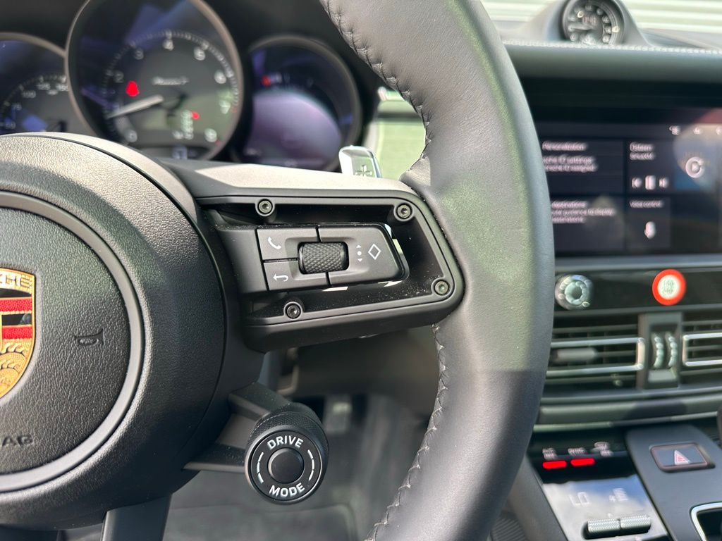 Thumbnail: 2025 Porsche Macan - 16