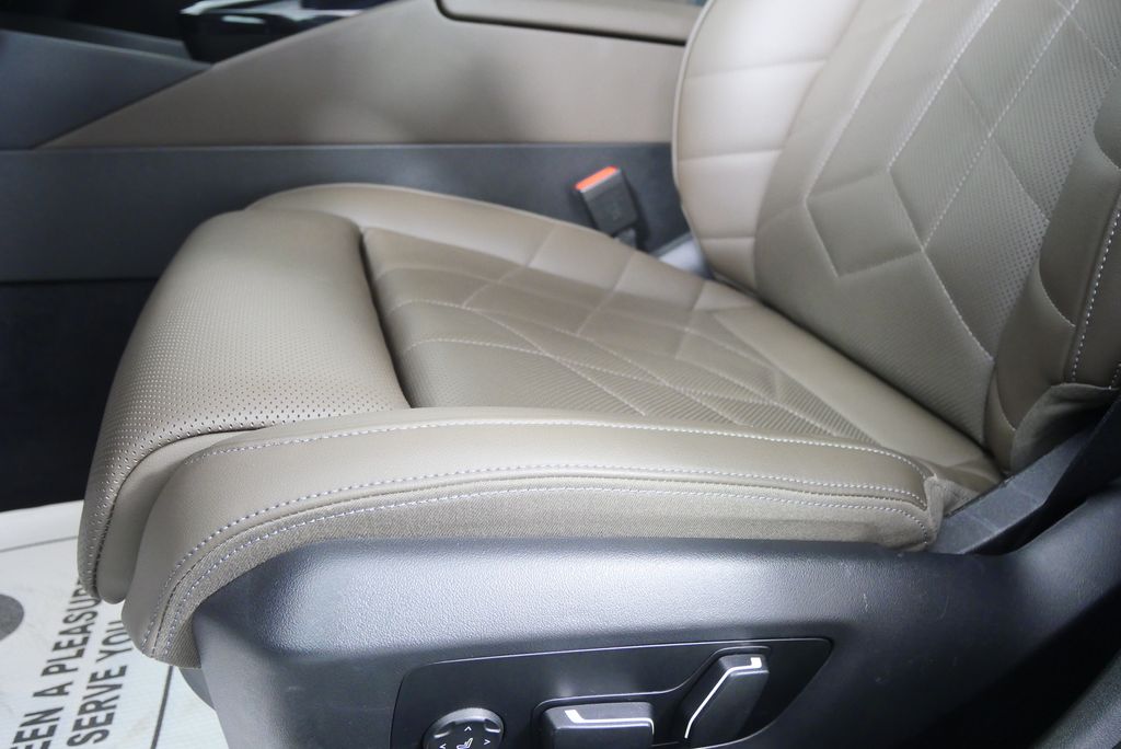 Thumbnail: 2025 BMW i5 - 10