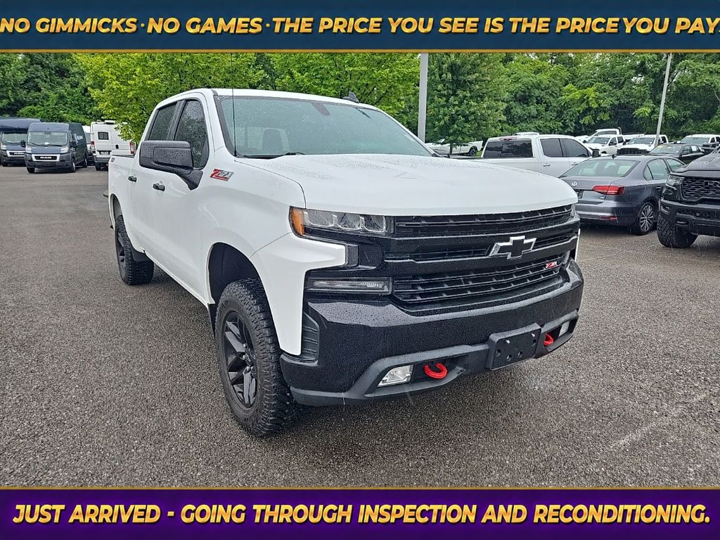 Summit White 2019 Chevrolet Silverado 1500 Pickup Truck Four-Wheel Drive 8-Speed Automatic