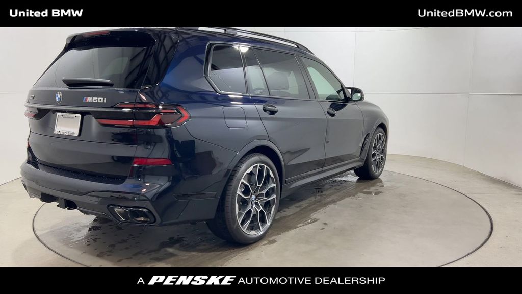 2026 BMW X7 M60i 8