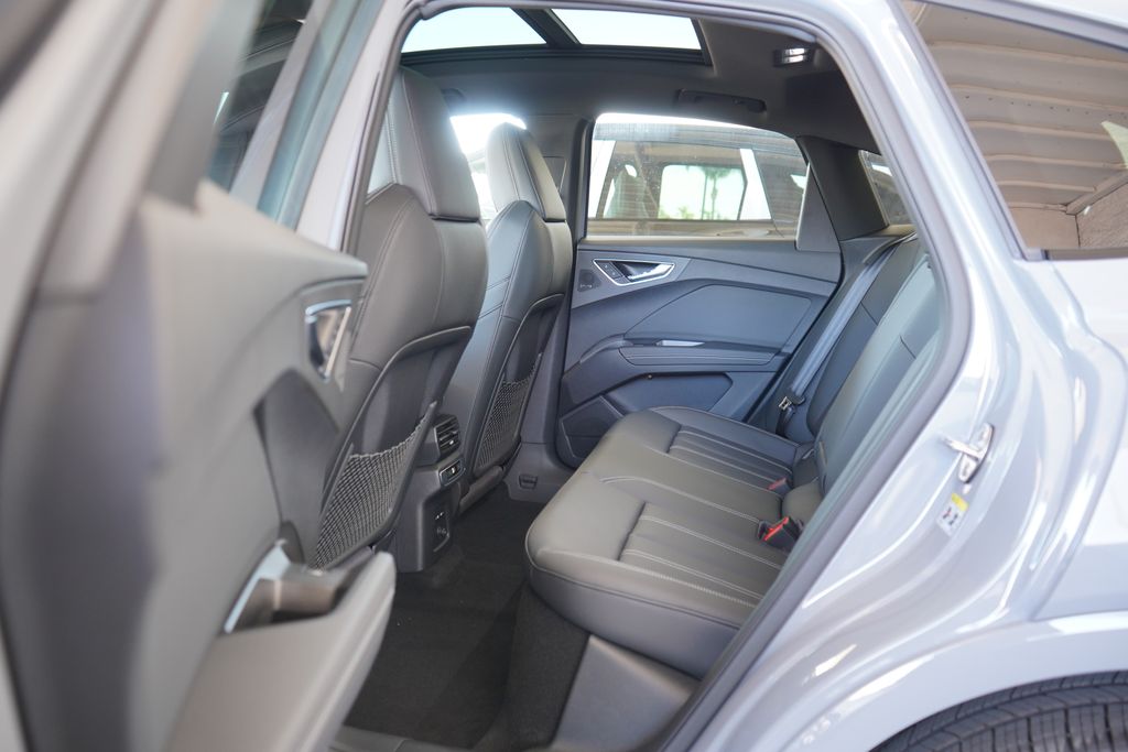 2025 Audi Q4 e-tron  10